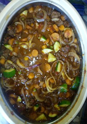 A picture of Mince meat with vegetables.