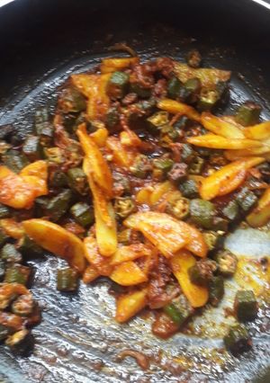 A picture of Masala bhindi aaloo.