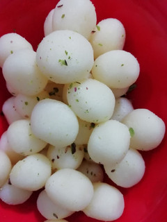 A picture of Mini rasgullas.