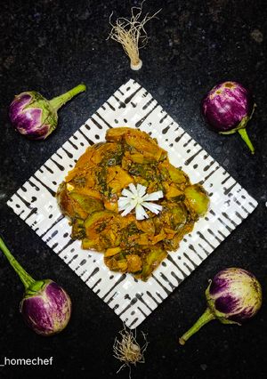 રીંગણ-લીલી ડુંગળીનું શાક (Brinjal-Green Onion Sabji) રેસીપી મુખ્ય ફોટો