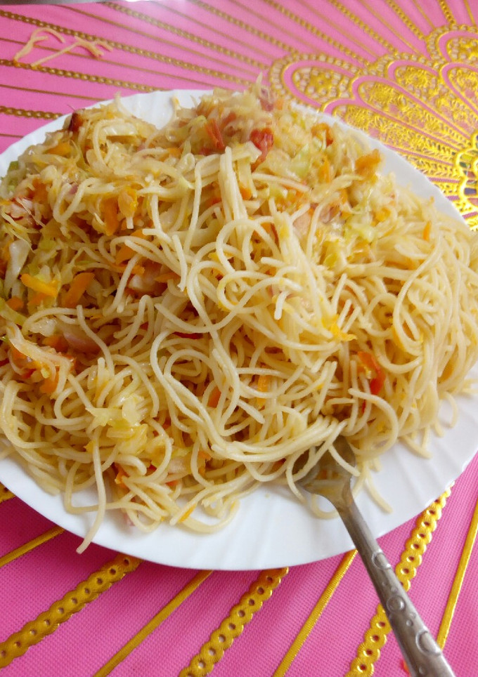 A picture of Spaghetti with steamed cabbage.