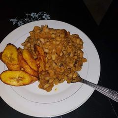 A picture of Faten wake da plantain.