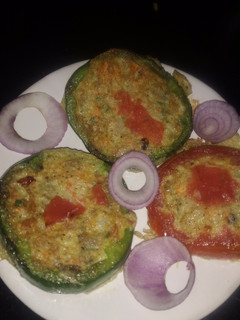 ஸ்டப் குடைமிளகாய் ரிங் பெல் பெப்பர் (Stuffed kudaimilakaai ring bell pepper recipe in tamil) செய்முறை முக்கிய புகைப்படம்