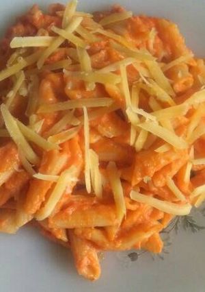 Foto principal de Macarrones con tomate frito y huevo