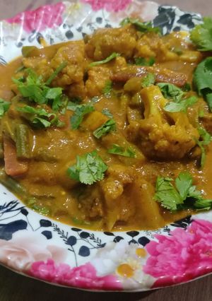 मिक्स वेज सब्ज़ी रेस्टोरेंट स्टाइल (mix veg sabzi restaurant style recipe in Hindi) रेसिपी मुख्य फोटो