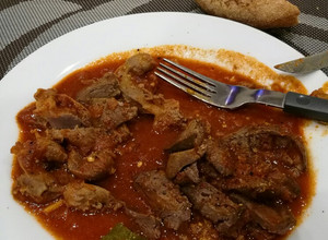 Csirkemáj pörkölt recept fotója