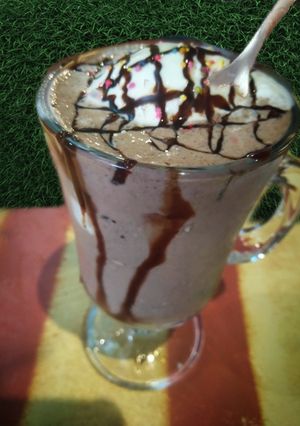 कॉफी शेक विद आइसक्रीम (Coffee Shake with IceCream recipe in Hindi) रेसिपी मुख्य फोटो