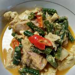 รูปของ Gule ayam vs kacang
