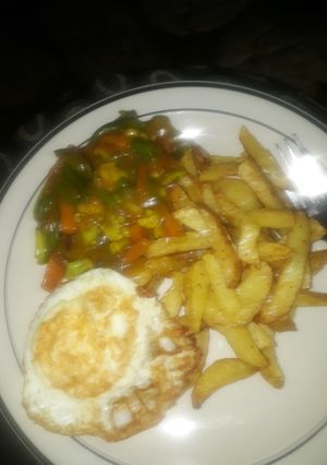 A picture of Chips & Veggies in gravy sauce.