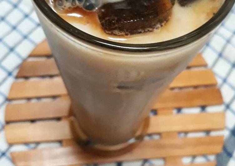 Cara membuat Es Kopi Susu  yang Bisa Manjain Lidah