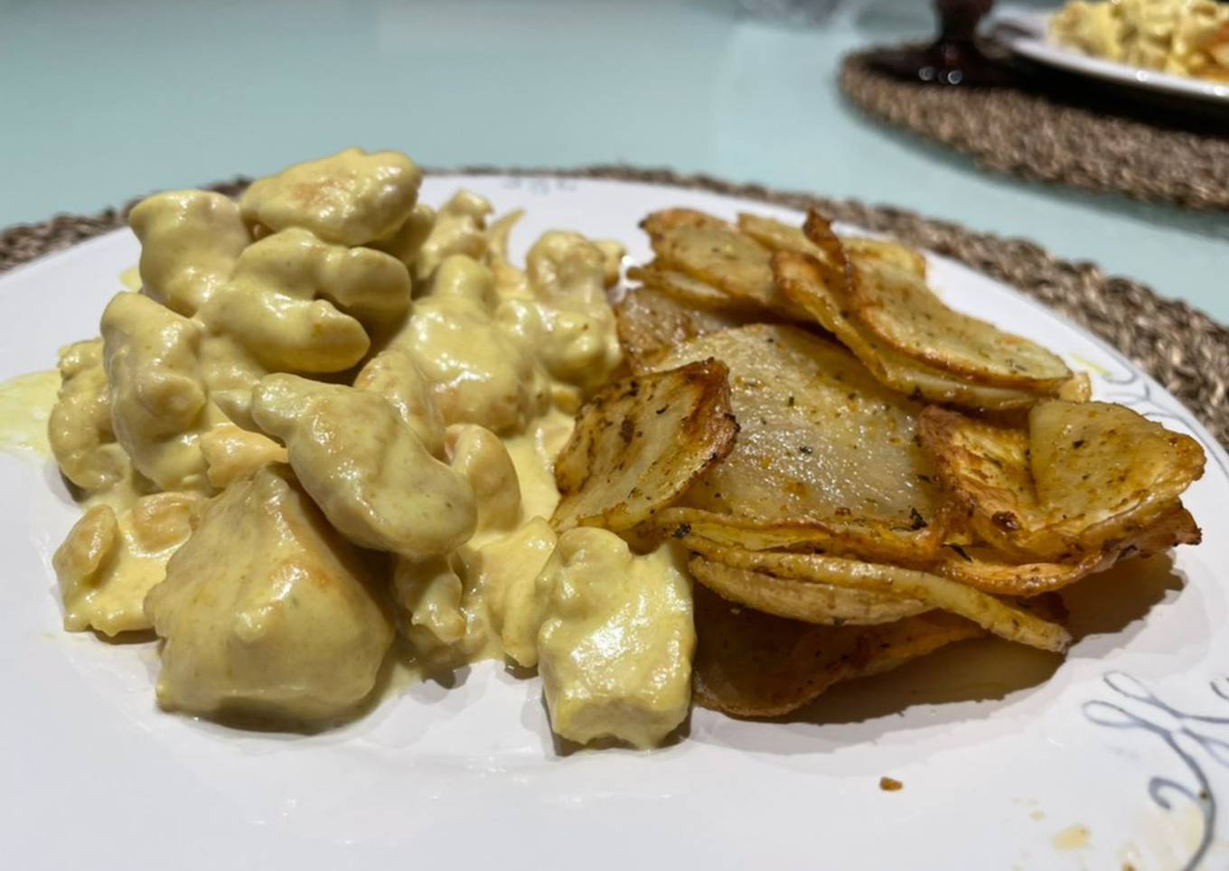 Pollo a la crema de mostaza con papas