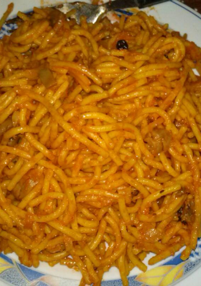 Una foto de Espaguettis con jamón y chorizo