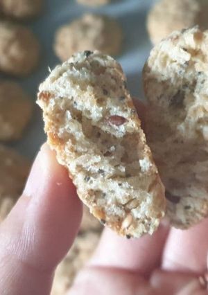Una foto de Scones integrales de queso, orégano y semillas