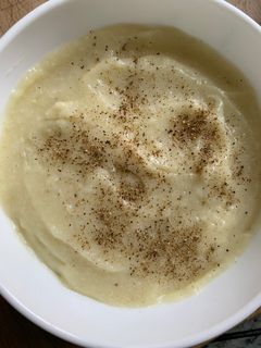 Una foto de Puré de coliflor y patata