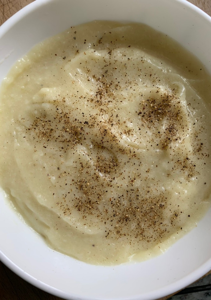 Una foto de Puré de coliflor y patata