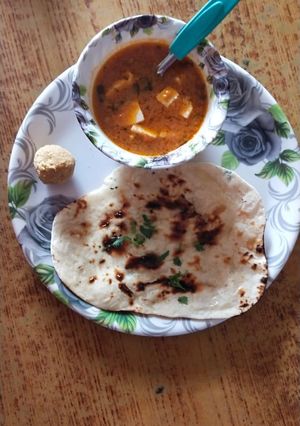 A picture of Butter naan.