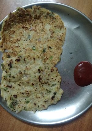 ओट्स और सूजी का उत्तपम(Oats aur suji ka uttapam recipe Hindi) रेसिपी मुख्य फोटो