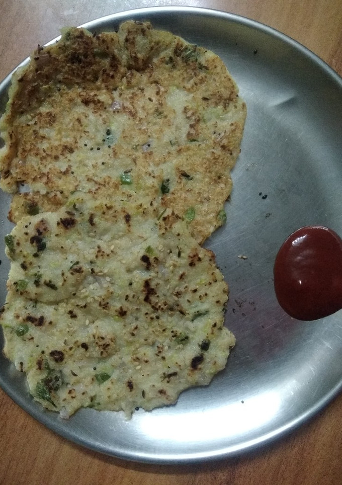 ओट्स और सूजी का उत्तपम(Oats aur suji ka uttapam recipe Hindi) रेसिपी मुख्य फोटो
