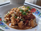 Tahu tempe goreng bumbu kacang
