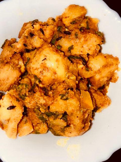 दम आलू (Dum aloo recipe in Hindi) रेसिपी मुख्य फोटो