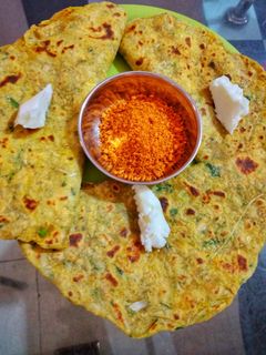दुधी भोपळ्याचे पराठे (dudhi bhoplyache paratha recipe in marathi) रेसिपी चे मुख्य फोटो