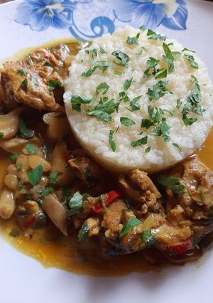 O poză a rețetei Curry de pui cu pleurotus și lapte de cocos.