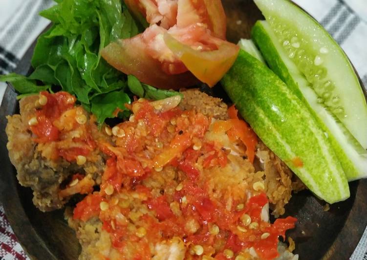 DICOBA! Resep Ayam Geprek Sambal Suka-suka menu masakan harian