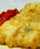 Bacalao rebozado acompañado de pimientos