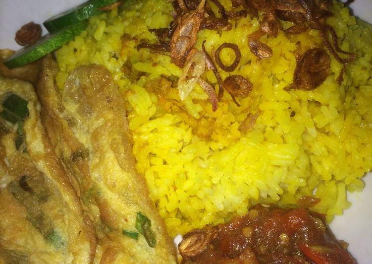 Nasi kuning magic com