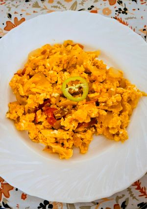 Lecsó sonkával,szalonnával,tojással 🧅🫑🍅🥓🥩🥚🍞 recept fotója