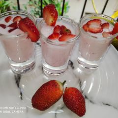 A picture of Strawberry Slushie Shots.