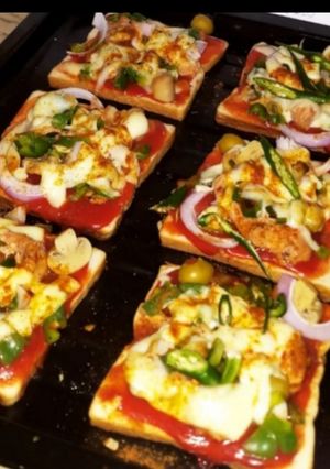 A picture of Bread pizza and fresh falsa juice.