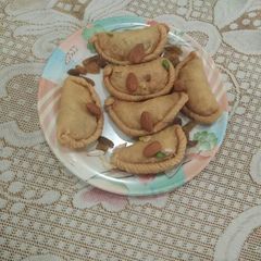 A picture of Mawa Gujiyas.
