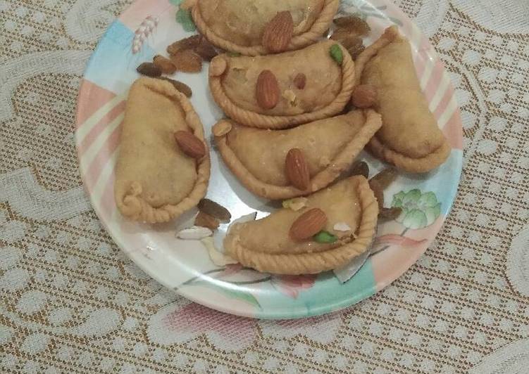 Mawa Gujiyas