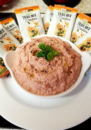 A picture of My Beetroot Hummis picnic Dip. 😻.