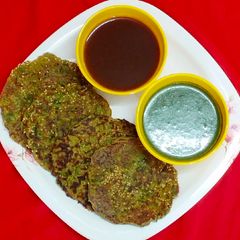 A picture of Bajra methi chila.