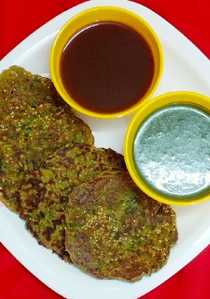 A picture of Bajra methi chila.