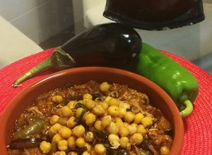 Foto principal de Berenjena a la harissa con garbanzos 🌱 vegano