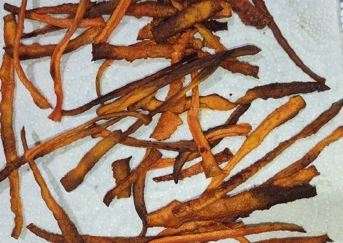 Carrot Peel Crispy Crunchy Chips 🥕😋 Recipe by Bushra Mazhar - Cookpad