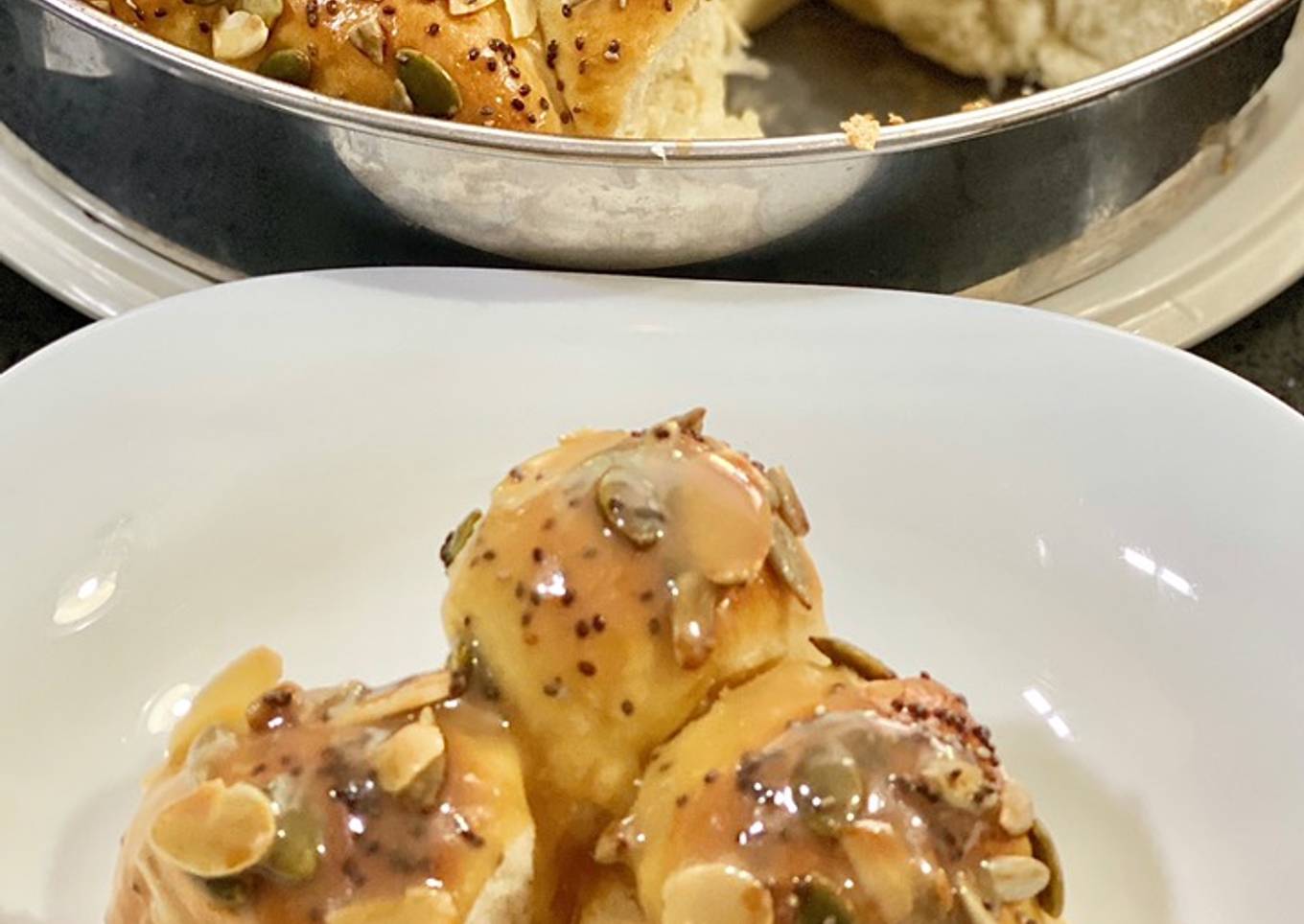 Roti madu dan saus toffee