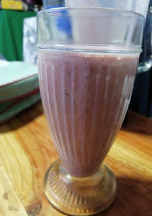 Una foto de Batido de plátano, frutilla y avena