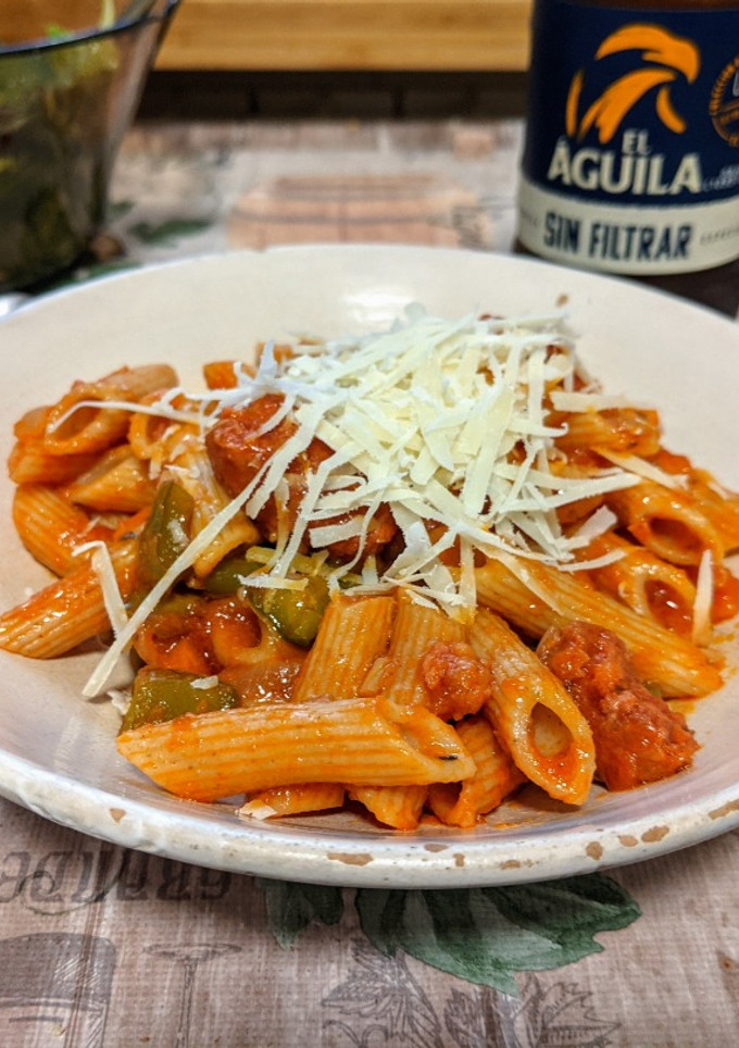 Una foto de Macarrones con chorizo oreado a la cerveza