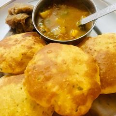 Chatpate Aloo with Masala Puri A picture of Chatpate Aloo with Masala Puri.