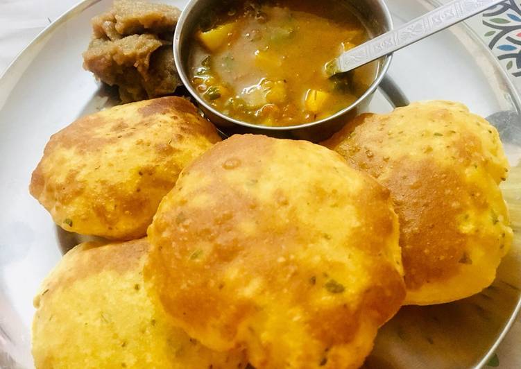 Steps to Make Tasty Chatpate Aloo with Masala Puri