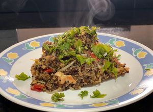 Una foto de Quinoa chaufa de pollo