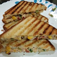 A picture of Peri peri grilled sandwich.