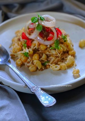 A picture of Kushari.