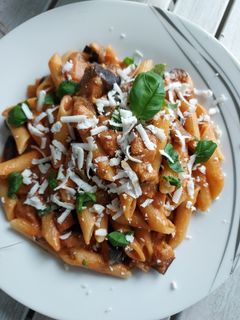Une photo de Pasta alla Norma et ricotta salata (ricotta salée)