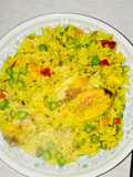Arroz amarillo con patas de pollo