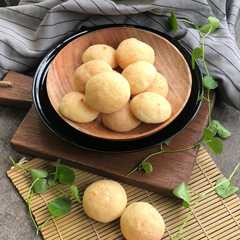 A picture of Pao de queijo gluten free.